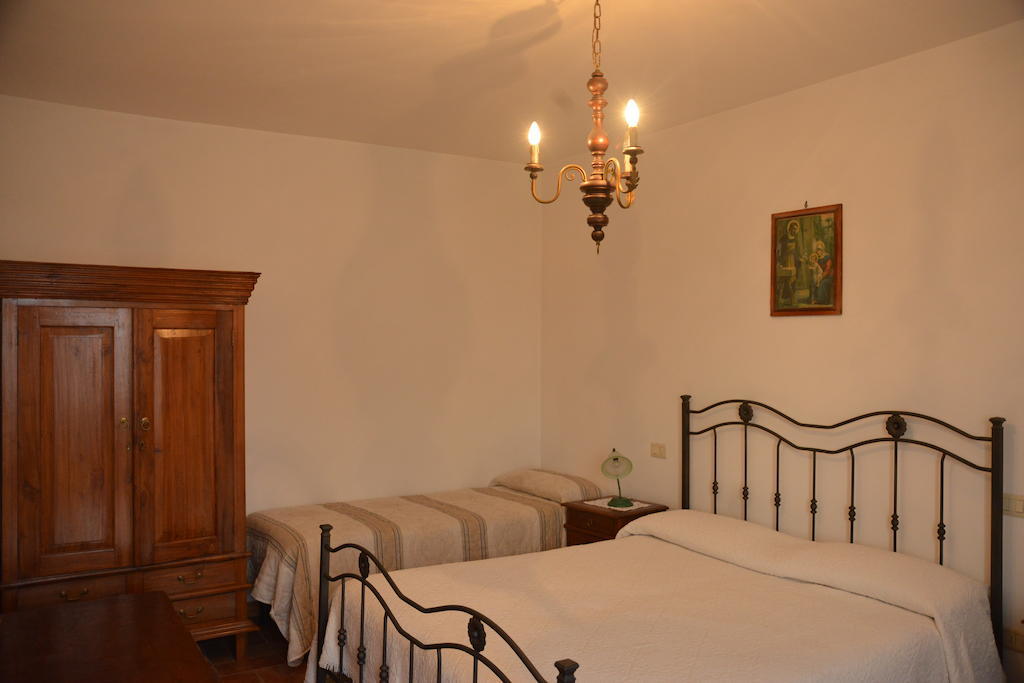 كاستيغليون ديل لاغو Agriturismo Antica Riserva الغرفة الصورة